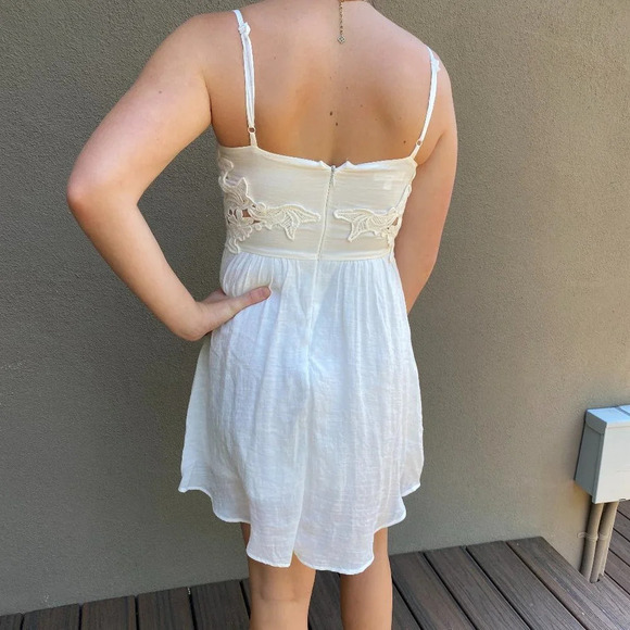 NORDSTROM Socialite Lace Cut Out Detail White Mini Dress - Small - Picture 4 of 4